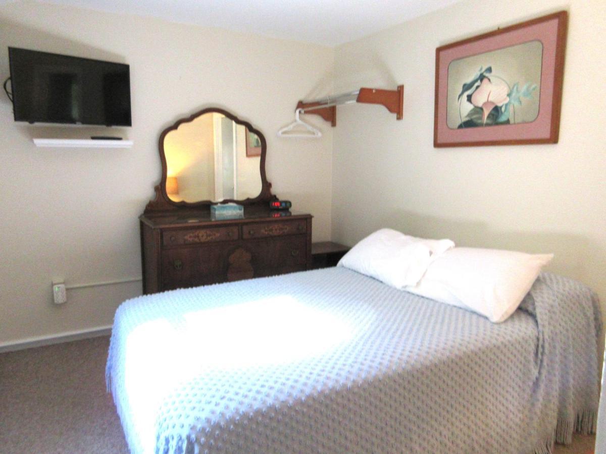 Mcgregor Inn Motel Wilton Bagian luar foto