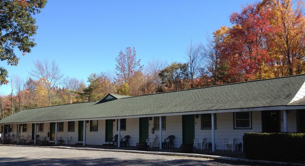 Mcgregor Inn Motel Wilton Bagian luar foto