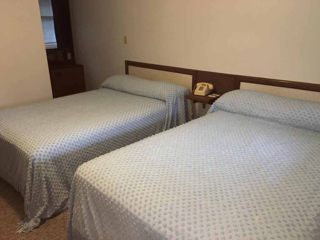 Mcgregor Inn Motel Wilton Bagian luar foto