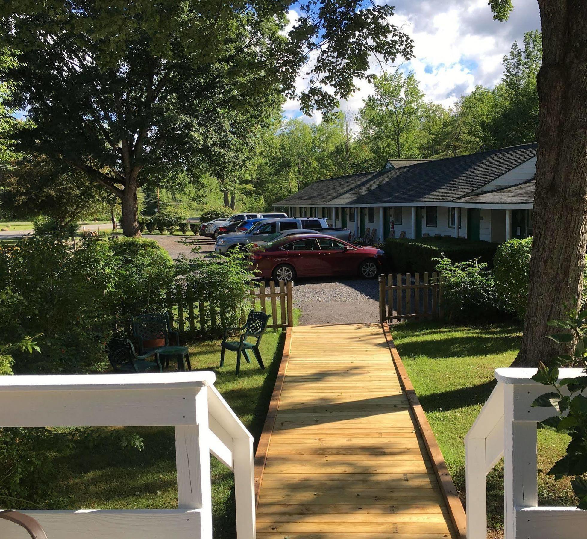 Mcgregor Inn Motel Wilton Bagian luar foto
