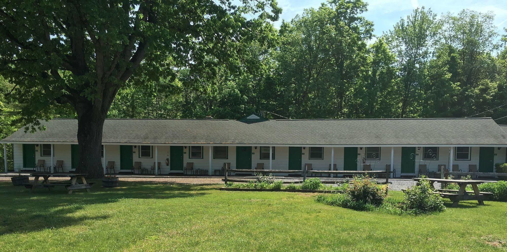 Mcgregor Inn Motel Wilton Bagian luar foto