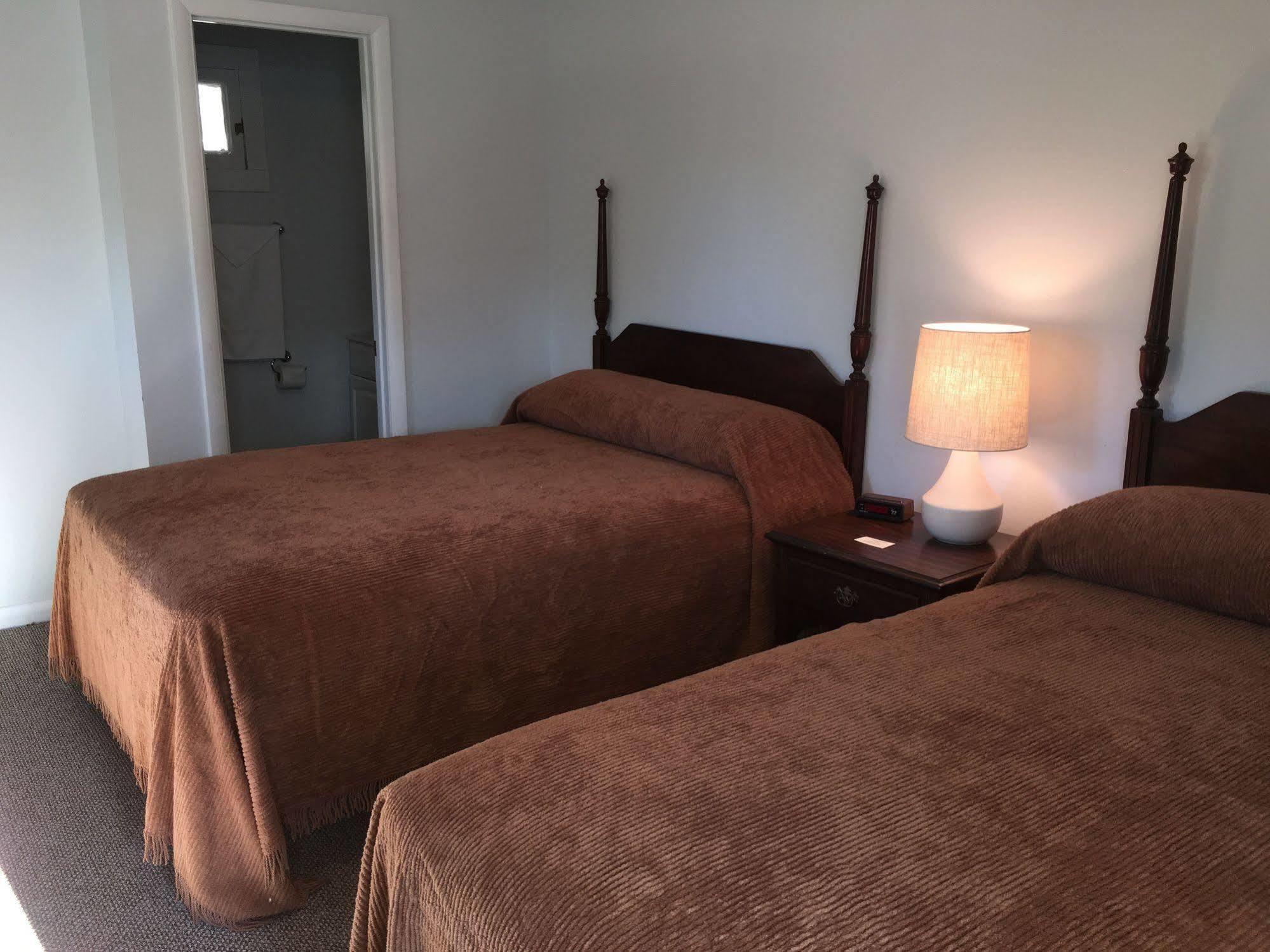Mcgregor Inn Motel Wilton Bagian luar foto