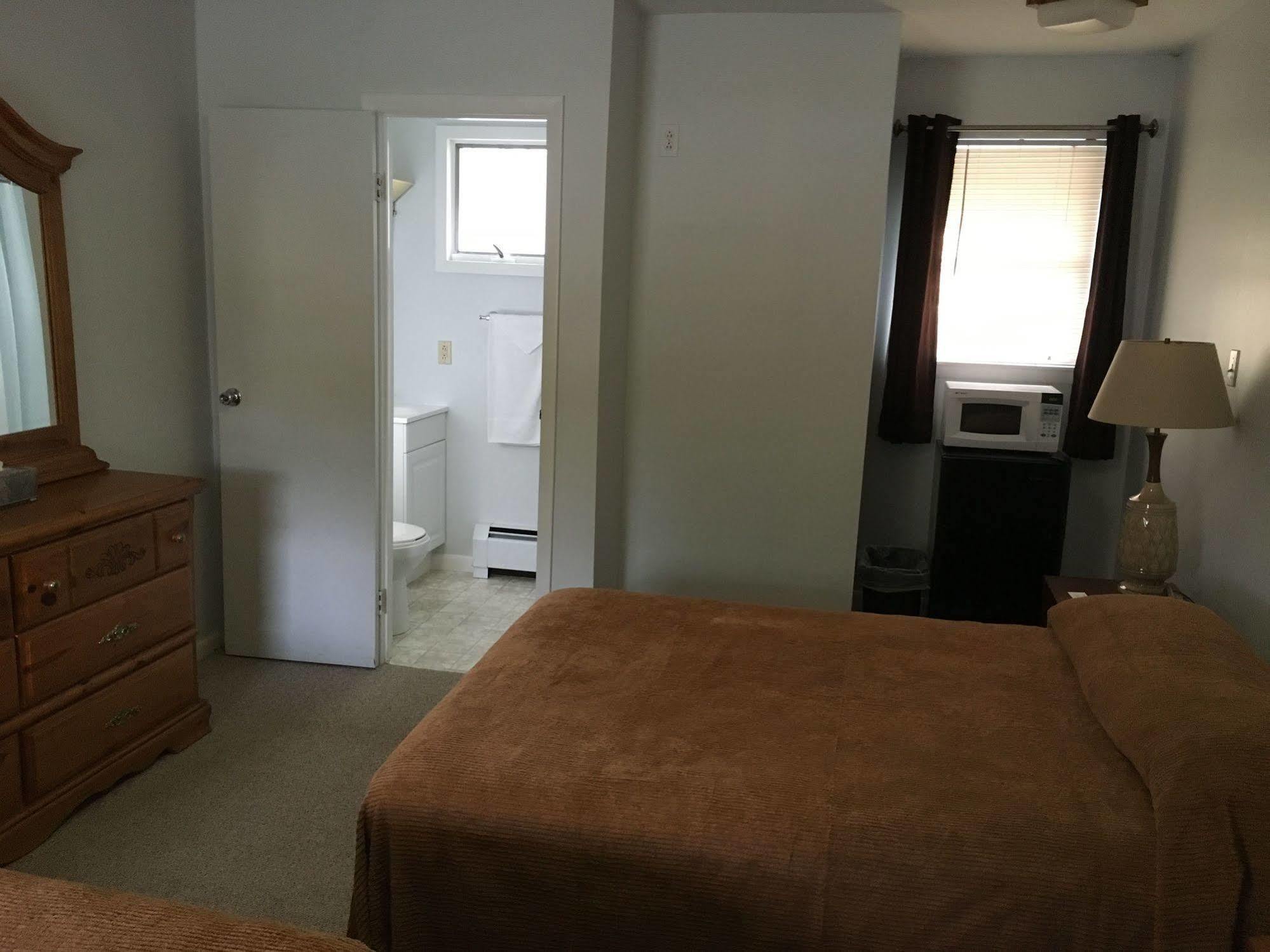 Mcgregor Inn Motel Wilton Bagian luar foto